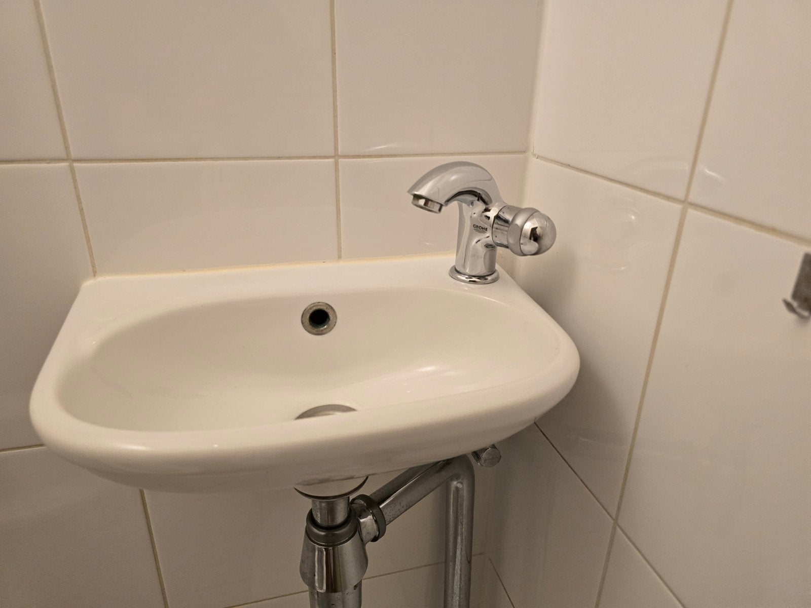 Fonteintje / Wastafeltje WC - Compact en functioneel, Ophalen, Toilet