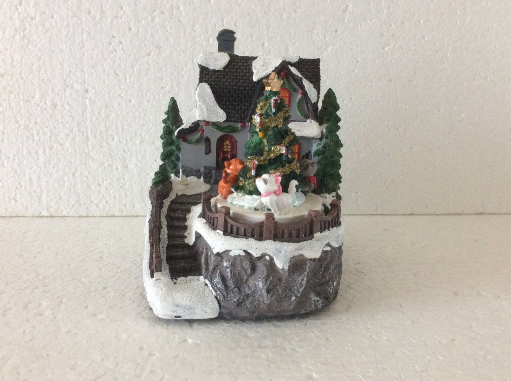 kerstdorp - huisje met de Disney katjes van de aristocats, Ophalen of Verzenden, Overige figuren, Zo goed als nieuw, Beeldje of Figuurtje