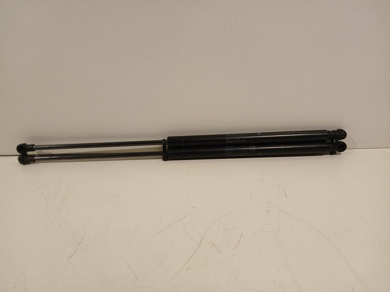 Gasdrukveerset achter Alfa Romeo Giulietta, Onderdelen@venauto.nl, Van der Ven Autorecycling B.V., Gebruikt, Ettenseweg 76, 4706 PB Roosendaal, The Netherlands