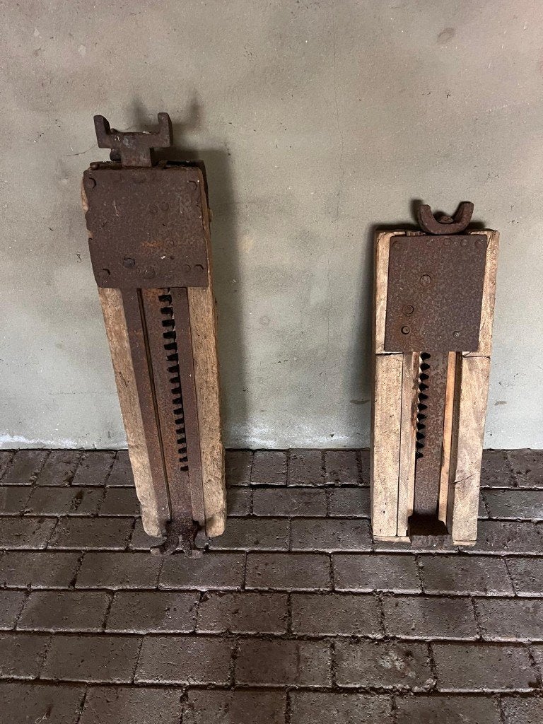 Dommekracht Antiek, Ophalen