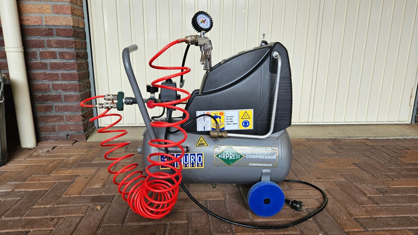 Nette 8 bar compressor - 25L en 200 l/min, verrijdbaar, Ophalen, Mobiel, Gebruikt, 6 tot 10 bar