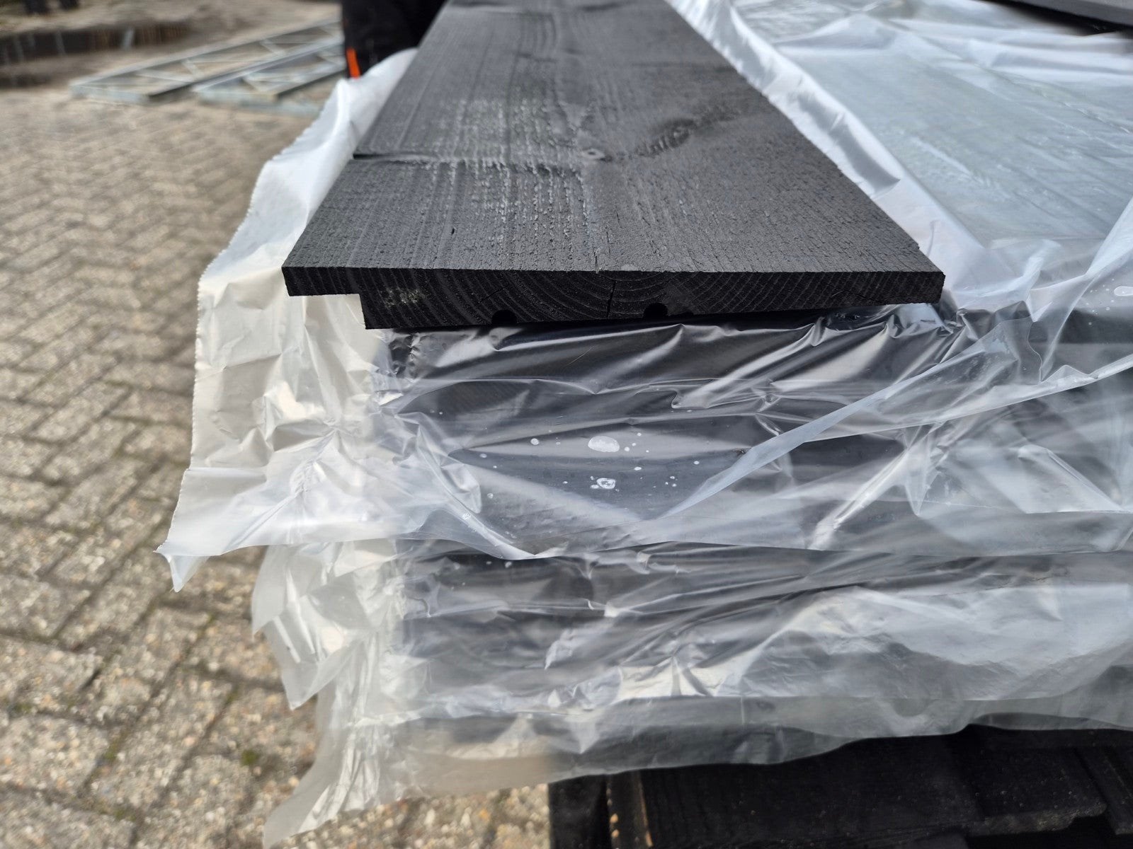 ACTIE!! Prachtige rabat/potdekselplank 2x diepzwart gespoten, Tuin en Terras, Schuttingen, 1 tot 2 meter, Nieuw, Ophalen of Verzenden