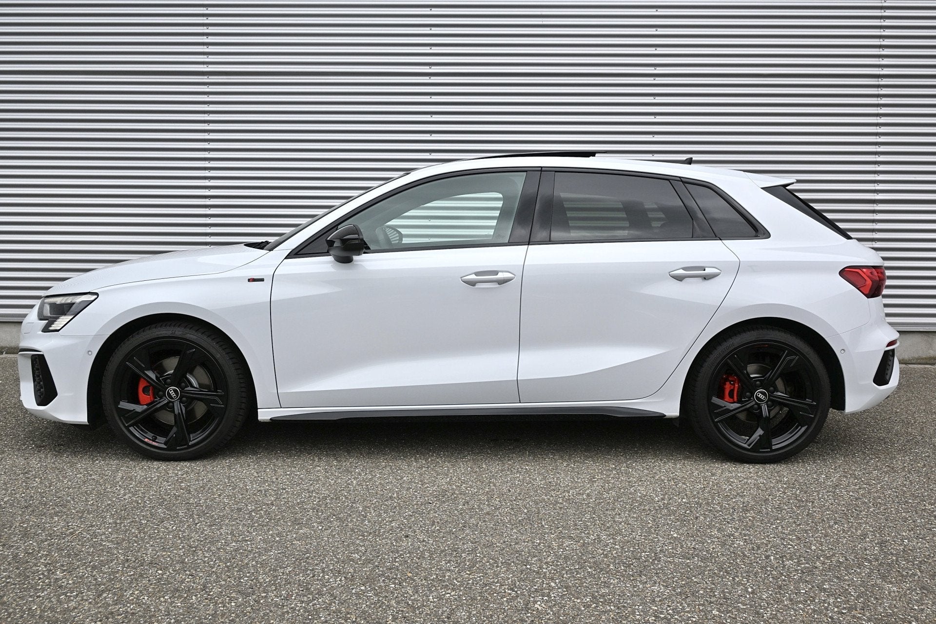Audi A3 Sportback 35 TFSI S-Line | BTW | B&O | Matrix | Appl, 4 cilinders, 150 pk, Leder en Stof, Wit