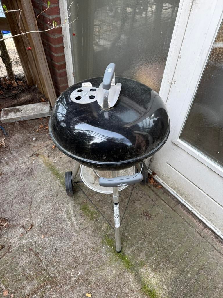 Zwarte weber bbq, Tuin en Terras, Houtskoolbarbecues, Ophalen of Verzenden, Zo goed als nieuw