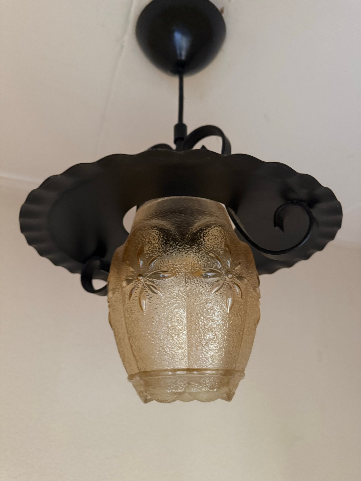 Vintage plafondlamp met metalen frame en glazen kap, Ophalen, Gebruikt, Metaal, E27 (groot)