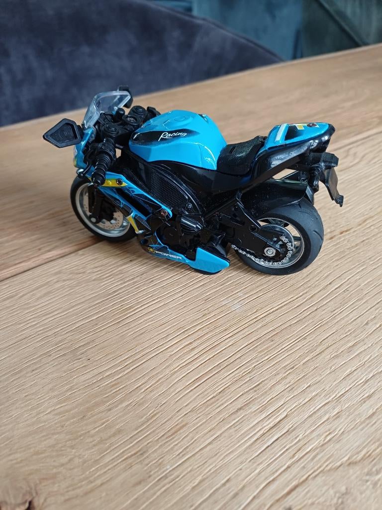 Blauwe speelgoedmotor - Zo goed als nieuw, 1:50 of kleiner, Overige typen, Zo goed als nieuw, Ophalen