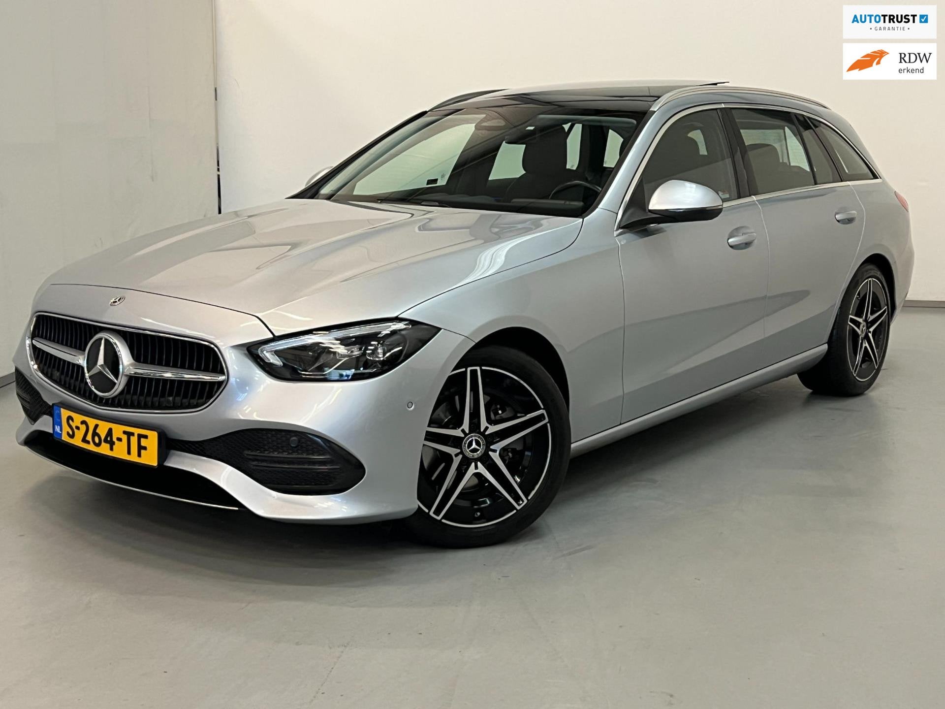 Mercedes-Benz C-klasse Estate 220d / Pano / BTW / 18" AMG /, Auto's, Dealer onderhouden, Achterwielaandrijving, Leder en Stof