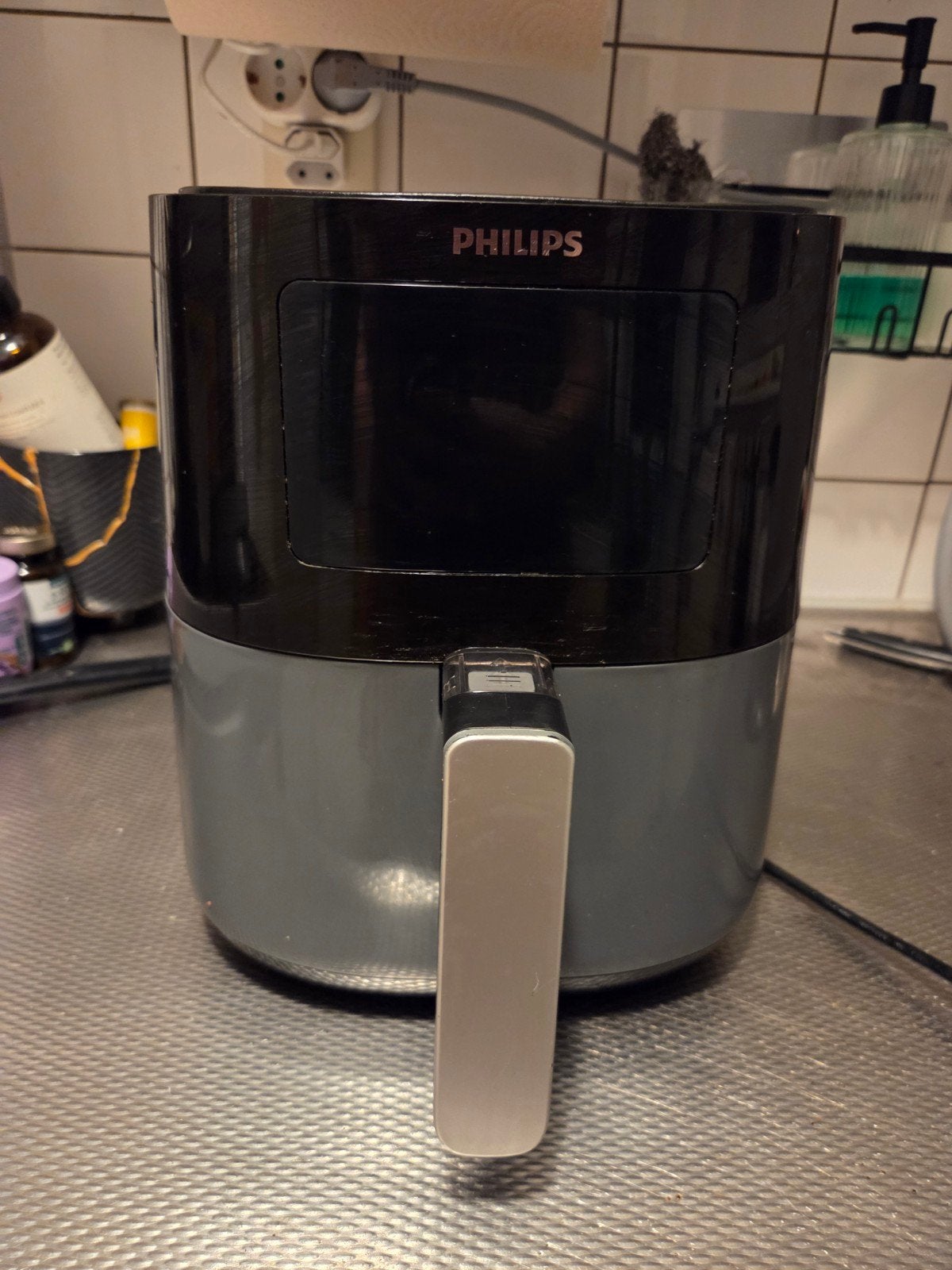 Foto 2 van Philips Airfryer L HD9252/70 - Gebruikt maar werkend
