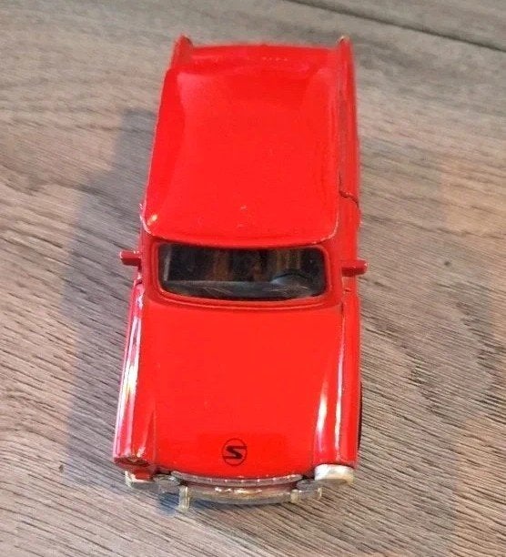Vintage Trabant DDR modelauto rood 1:32 verzamelaar, Ophalen of Verzenden, Zo goed als nieuw, Auto, Overige merken