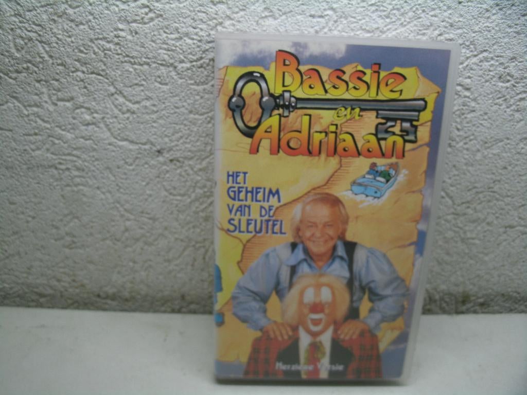 vhs 216a bassie en adriaan het geheim van de sleutel, Cd's en Dvd's, VHS | Kinderen en Jeugd, Alle leeftijden, Kinderprogramma's en -films
