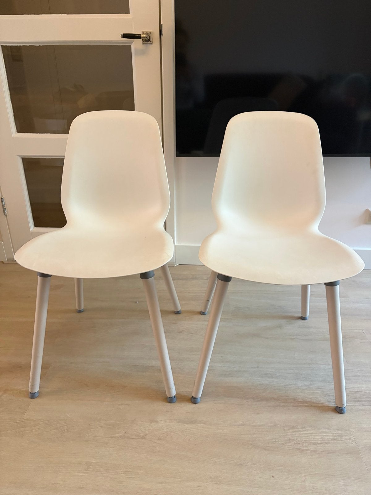 2x IKEA LEIFARNE stoelen - Wit met houtkleurige poten, Ophalen, Gebruikt, Twee, Wit