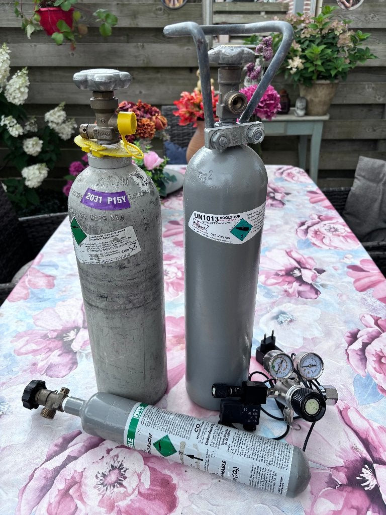 Co2 flessen en drukmeter, Dieren en Toebehoren, Vissen | Aquaria en Toebehoren, Ophalen of Verzenden, Zo goed als nieuw, CO₂-systeem