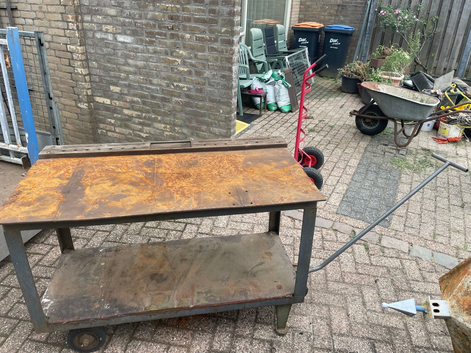 Robuuste Werktafel op Wielen met IJzeren Blad, Doe-het-zelf en Verbouw, Werkbanken, Ophalen, Gebruikt, 120 tot 170 cm