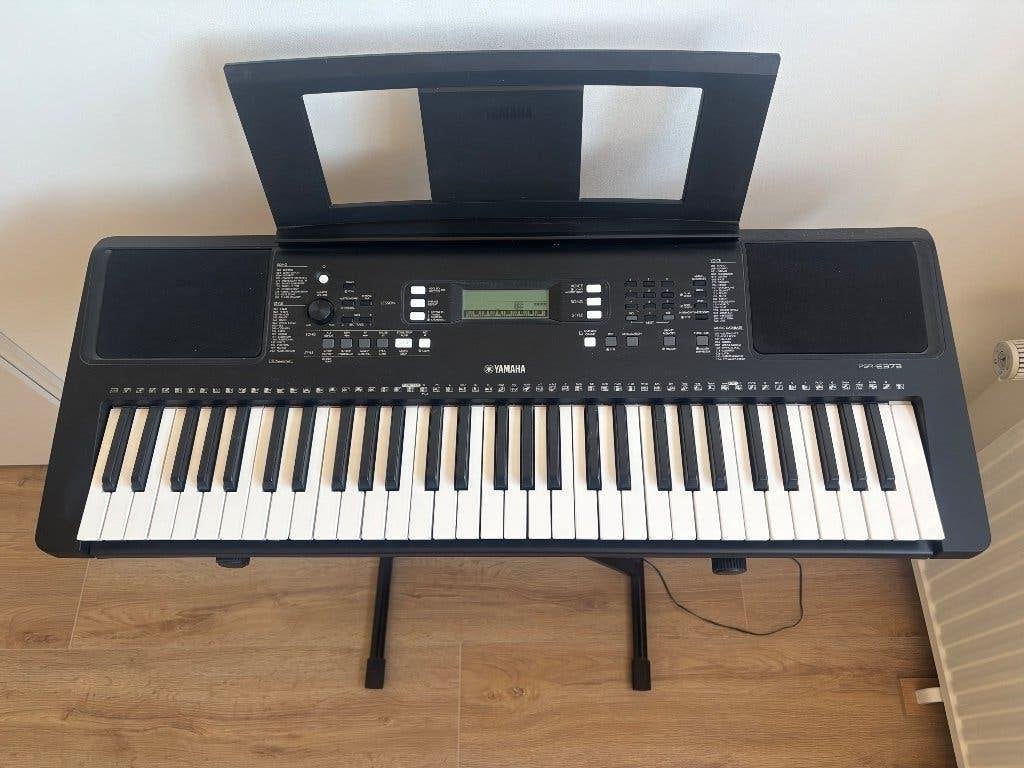 Yamaha PSR-E373 keyboard + standaard, Muziek en Instrumenten, Ophalen, Yamaha, Midi-aansluiting, 61 toetsen