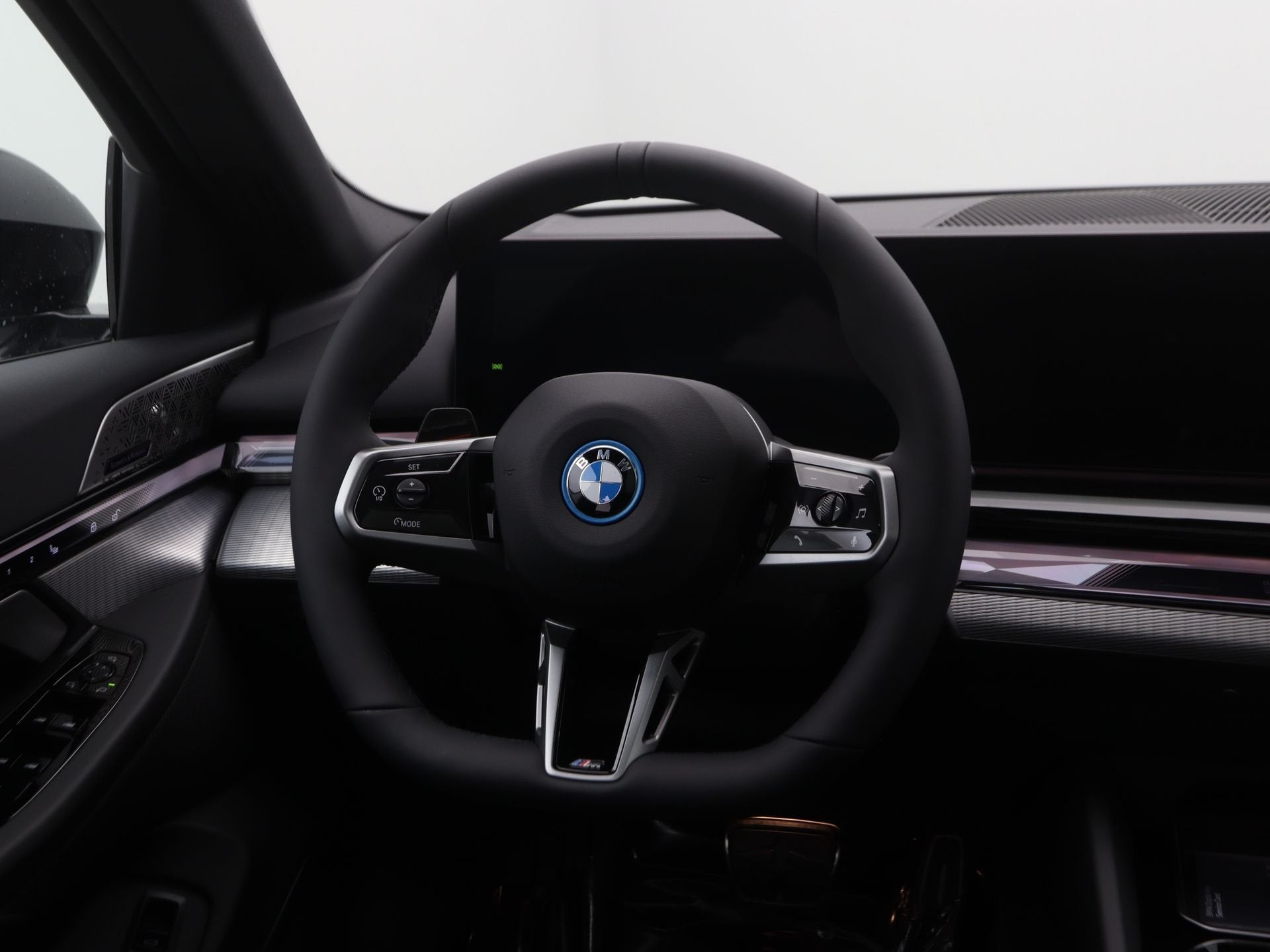 BMW i5 eDrive40 Sedan M-Sport Pro 84 kWh M-Sport Pro | Bower, Automaat, Achterwielaandrijving, Zwart, Met garantie (alle)