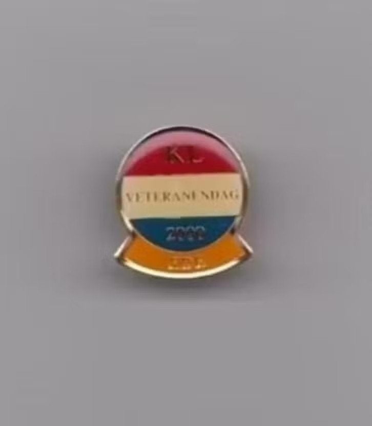 Pin Ede Kazerne Militair Veteranendag KL 2000., Ophalen of Verzenden, Zo goed als nieuw