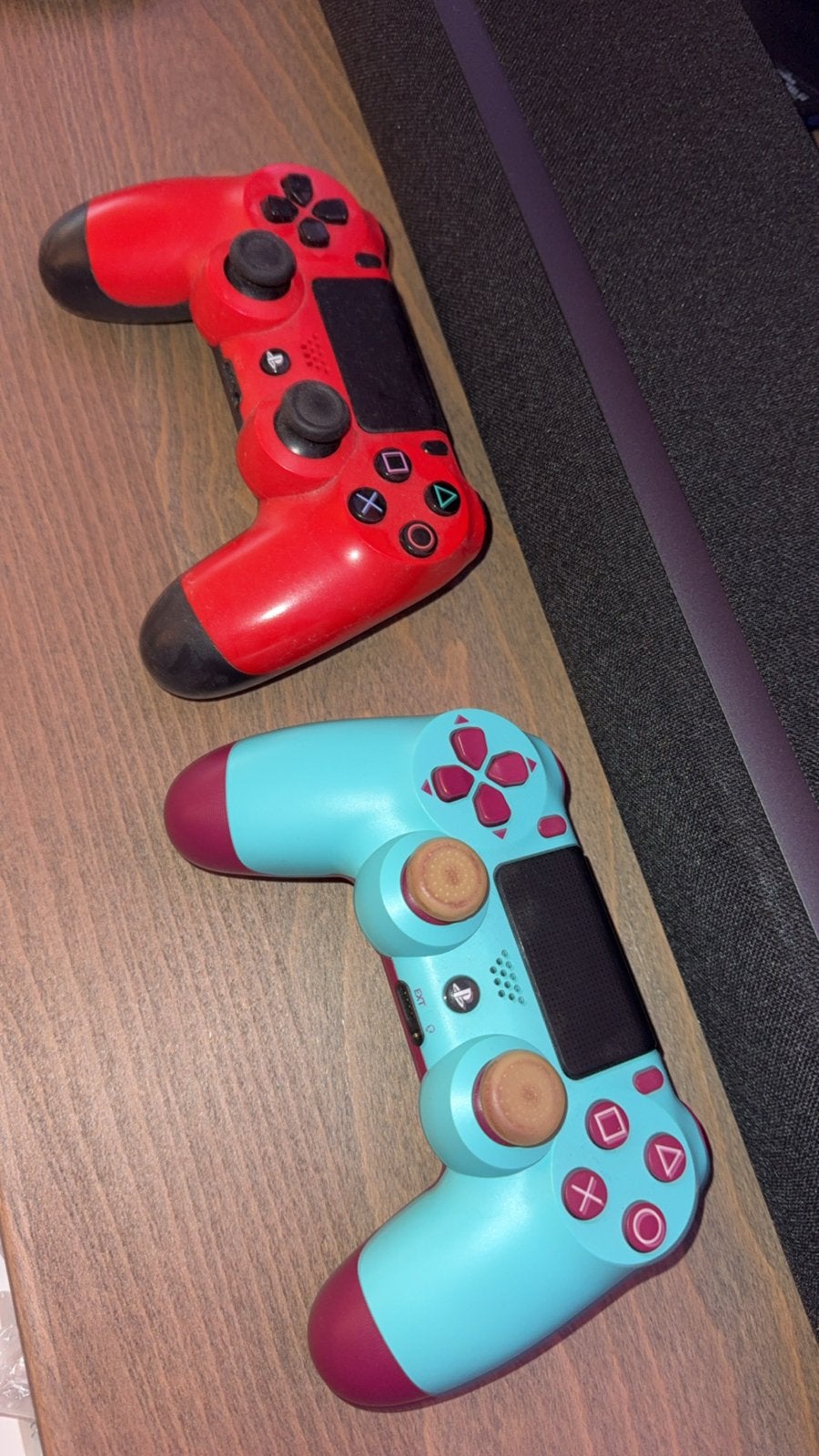 Twee PlayStation 4 DualShock 4 controllers, Spelcomputers en Games, Spelcomputers | Sony PlayStation 4, Ophalen, Gebruikt, Met 2 controllers