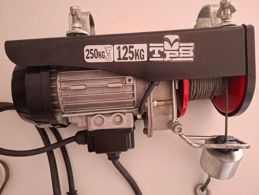 Handige elektrische takel/lier 250/125kg, als nieuw, Ophalen of Verzenden, Zo goed als nieuw, Elektrisch