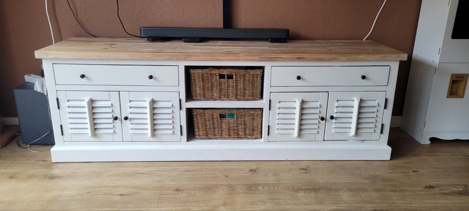 Landelijk houten tv-meubel 
Mooie, stevige lan, Ophalen, Gebruikt, 150 tot 200 cm, Minder dan 100 cm