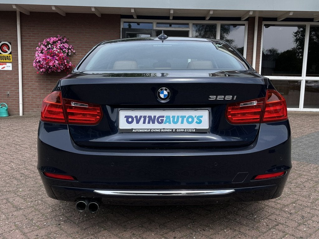BMW 3-serie 328i High Executive (bj 2013, automaat), Auto's, BMW, Automaat, Achterwielaandrijving, Gebruikt, 4 cilinders