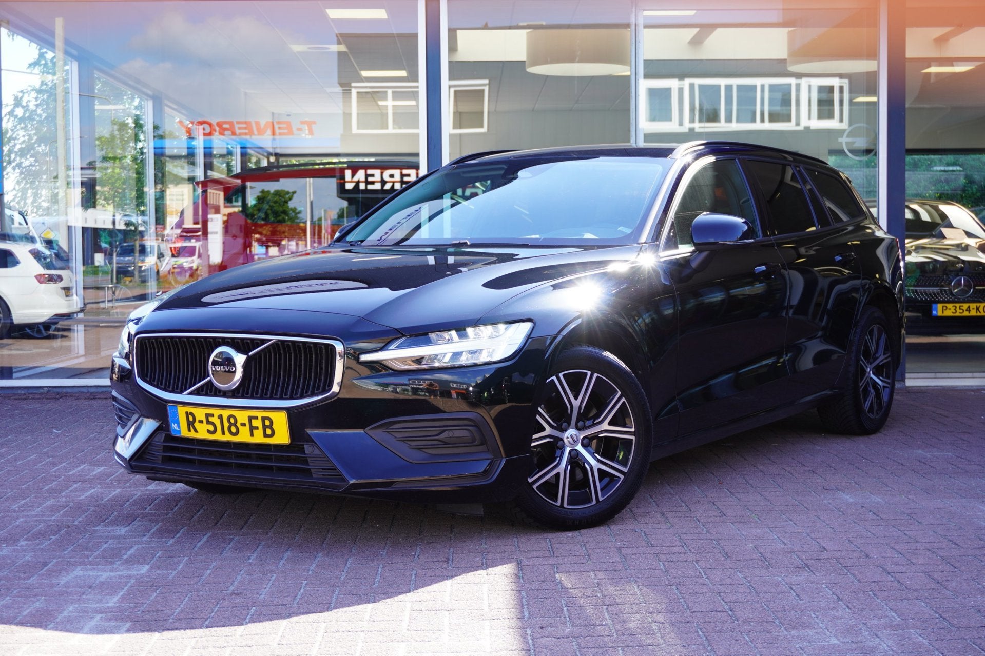 Volvo V60 2.0 B3 Essential Automaat | Airco | Navigatie | Ca, Stof, Euro 6, 4 cilinders, 1969 cc