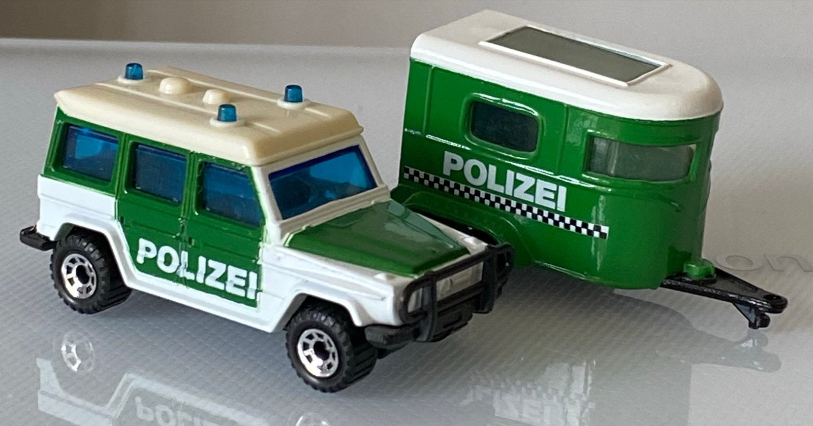 Matchbox Mercedes-Benz 280 GE Politie met paardentrailer, Ophalen of Verzenden, Nieuw, Auto, Matchbox