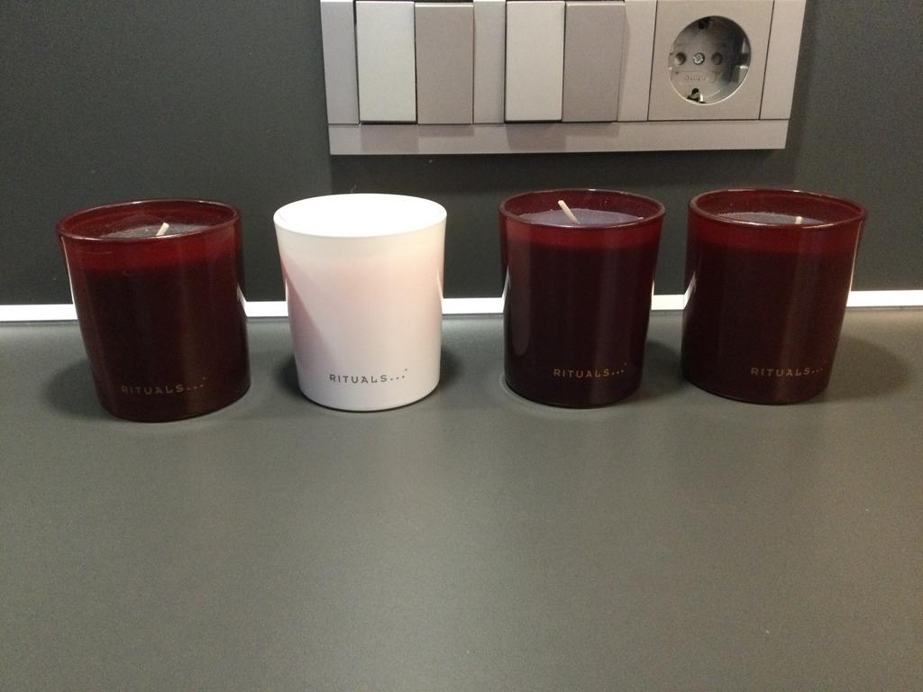 4 Rituals kaarsen 3 rode en 1 witte met mooie tekst, Ophalen of Verzenden, Zo goed als nieuw, Overige materialen