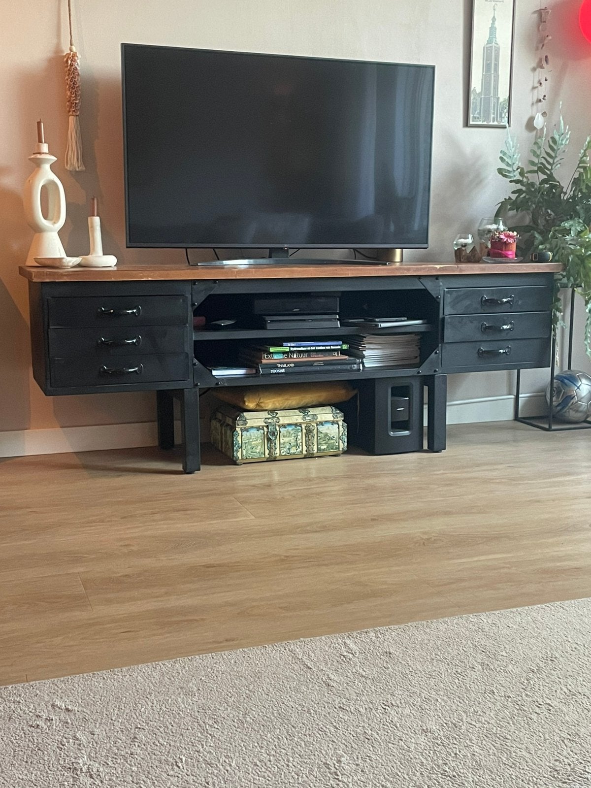 Tv meubel 1,80 breed mango hout en zwart staal, Ophalen, 150 tot 200 cm, Zo goed als nieuw, Minder dan 100 cm