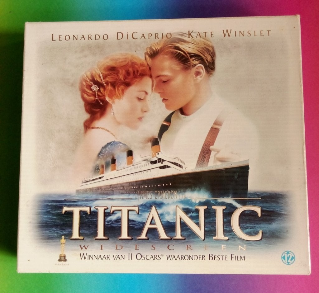 VHS - Titanic Box - koopvideo met filmcel en lobby cards, Engels, Verzenden, Drama, Boxset