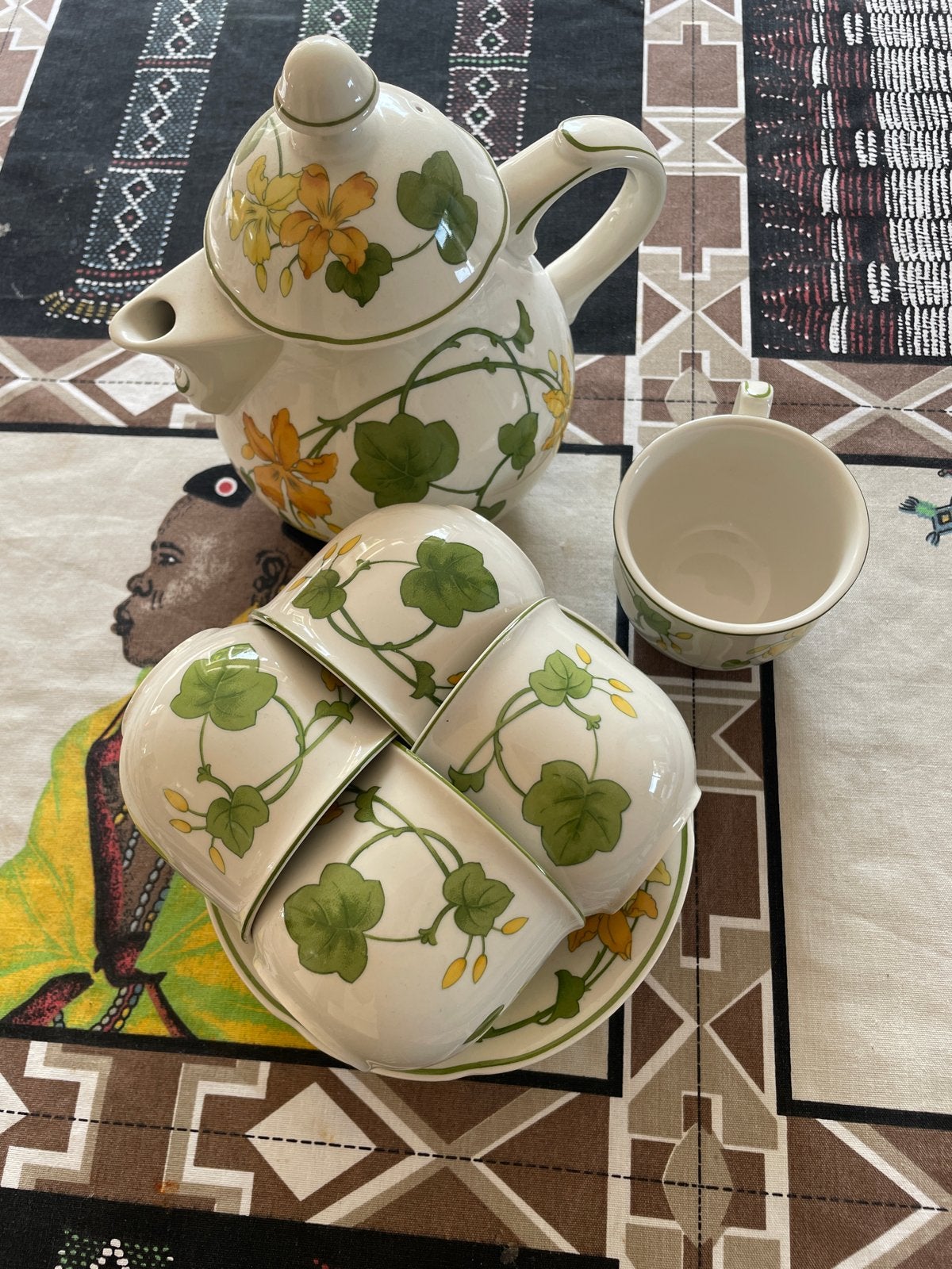 Villeroy & Boch Geranium theeservies - theepot en 5 kopjes, Overige typen, Ophalen of Verzenden, Zo goed als nieuw, Overige stijlen
