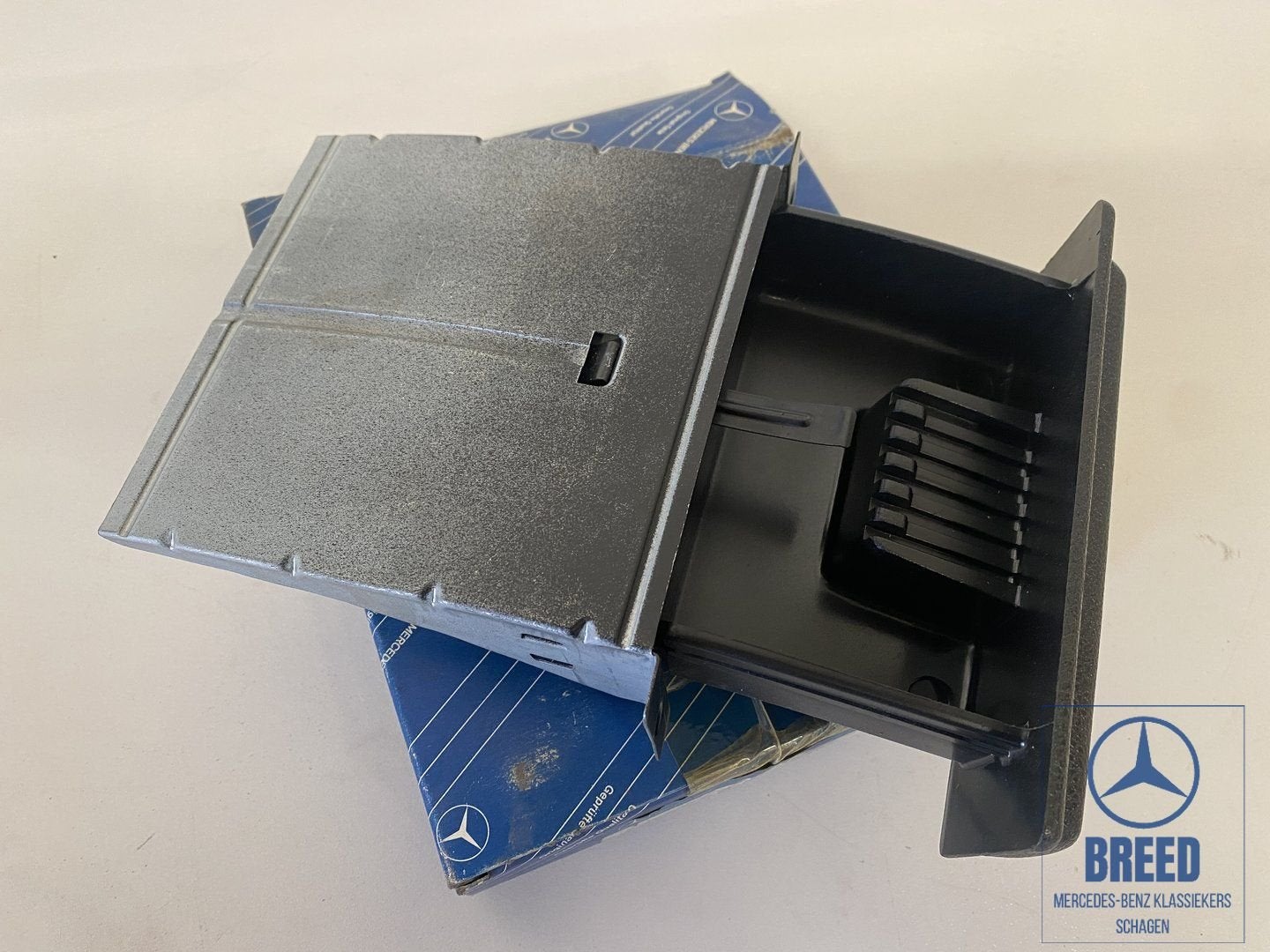 NOS asbak zwart voor Mercedes-Benz W601 W602 W611 T1 TN, -, Nieuw, Ophalen of Verzenden, -