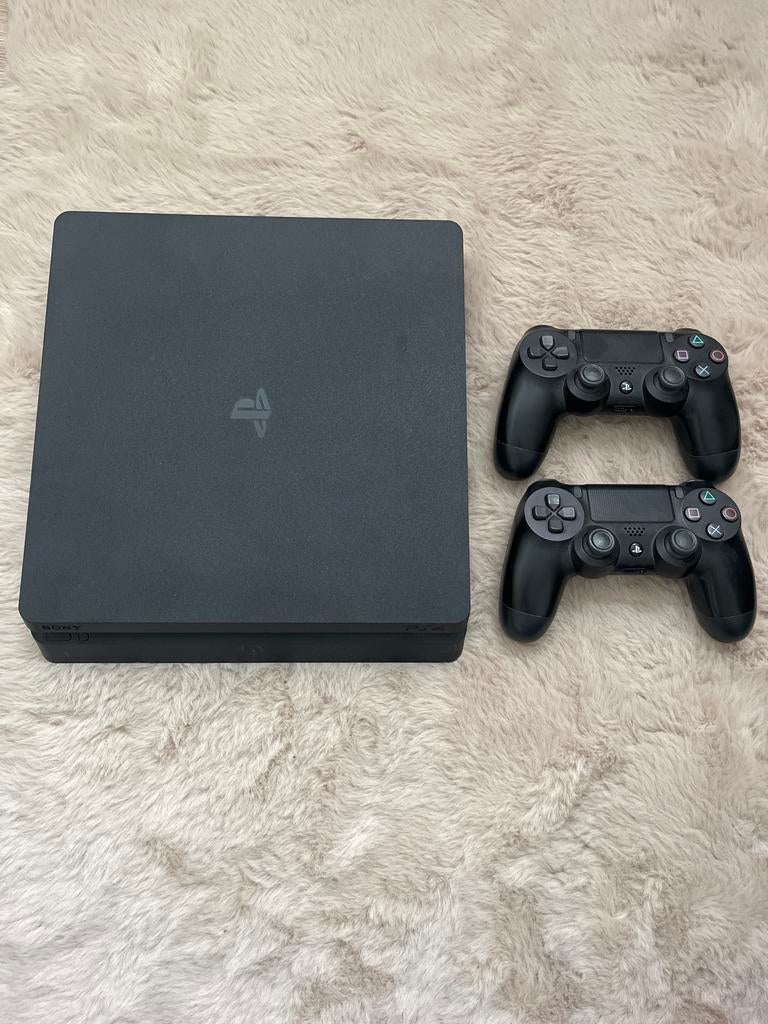 PlayStation 4 Slim met 2 controllers, Spelcomputers en Games, Spelcomputers | Sony PlayStation 4, Zo goed als nieuw, Slim, Met 2 controllers