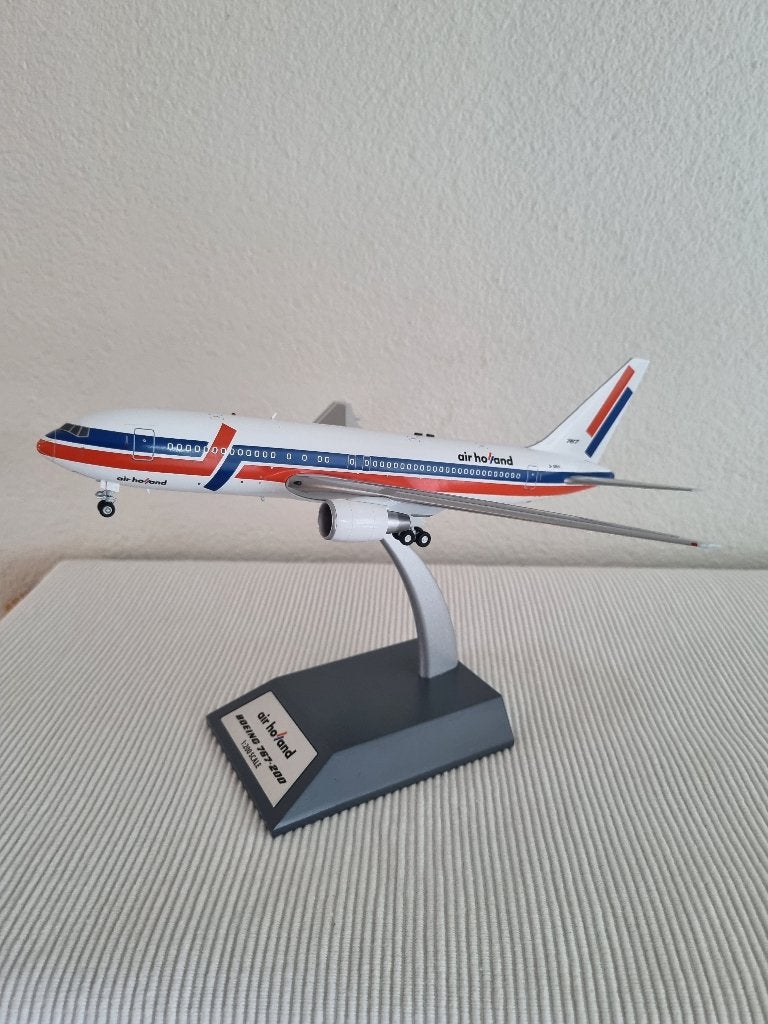 Air Holland Boeing 767 1:200 Diecast Nieuwstaat, Ophalen of Verzenden, Nieuw, Schaalmodel