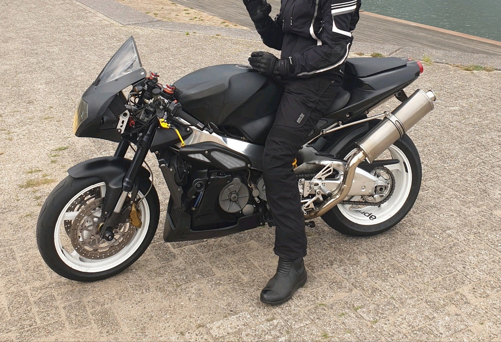 Aprilia RSV Mille Tuono ombouw met clipons 2001 vele  extras, .., 2 cilinders, ., Motorrijbewijs A