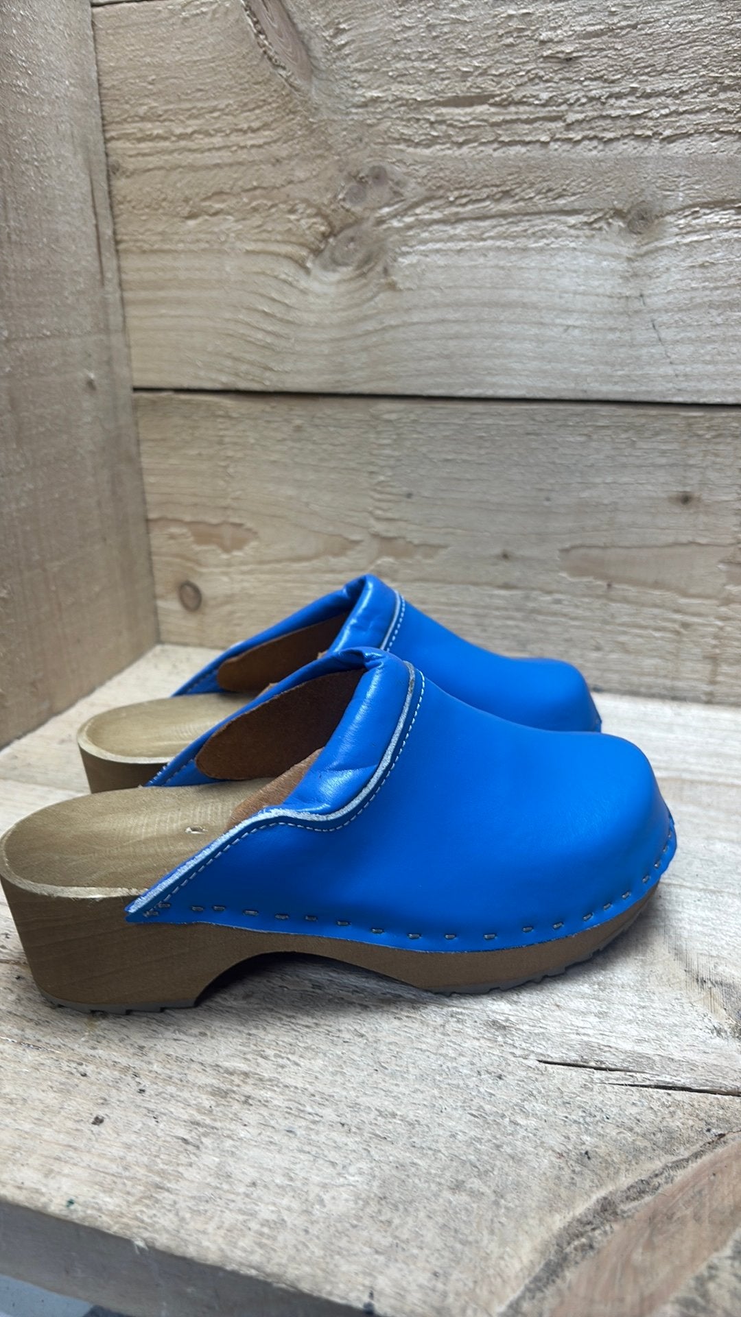 Once Doce gave handegemaakte leren clogs maat 35., Schoenen, Nieuw, Ophalen of Verzenden, Jongen