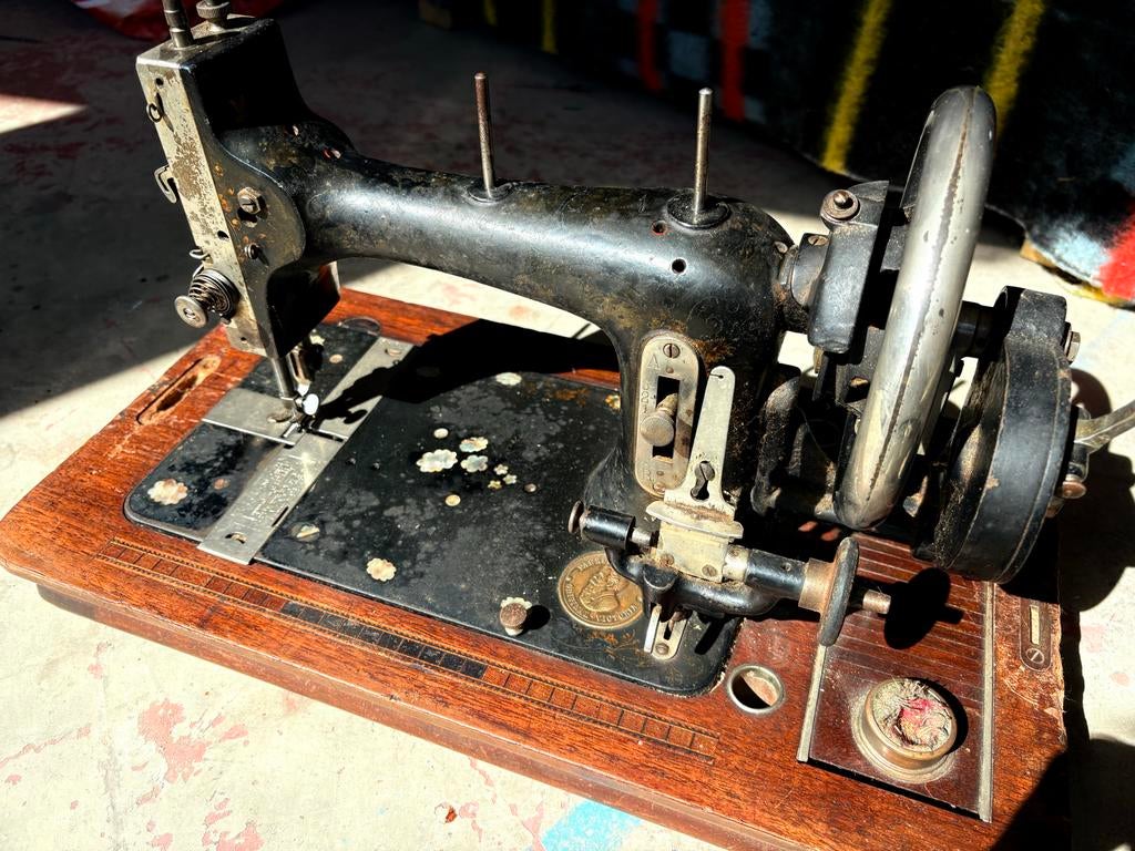 Antieke Original Victoria Naaimachine, Ophalen