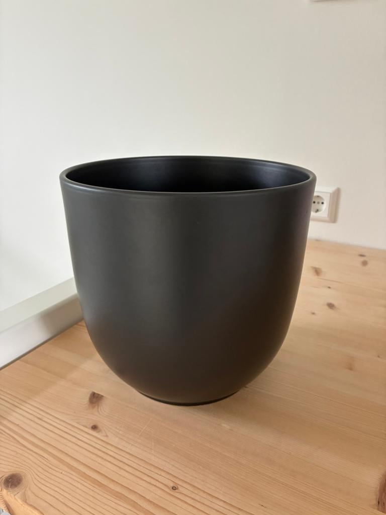 Bloempot zwart (binnen gebruik), Ophalen, Rond, Binnen, Zo goed als nieuw