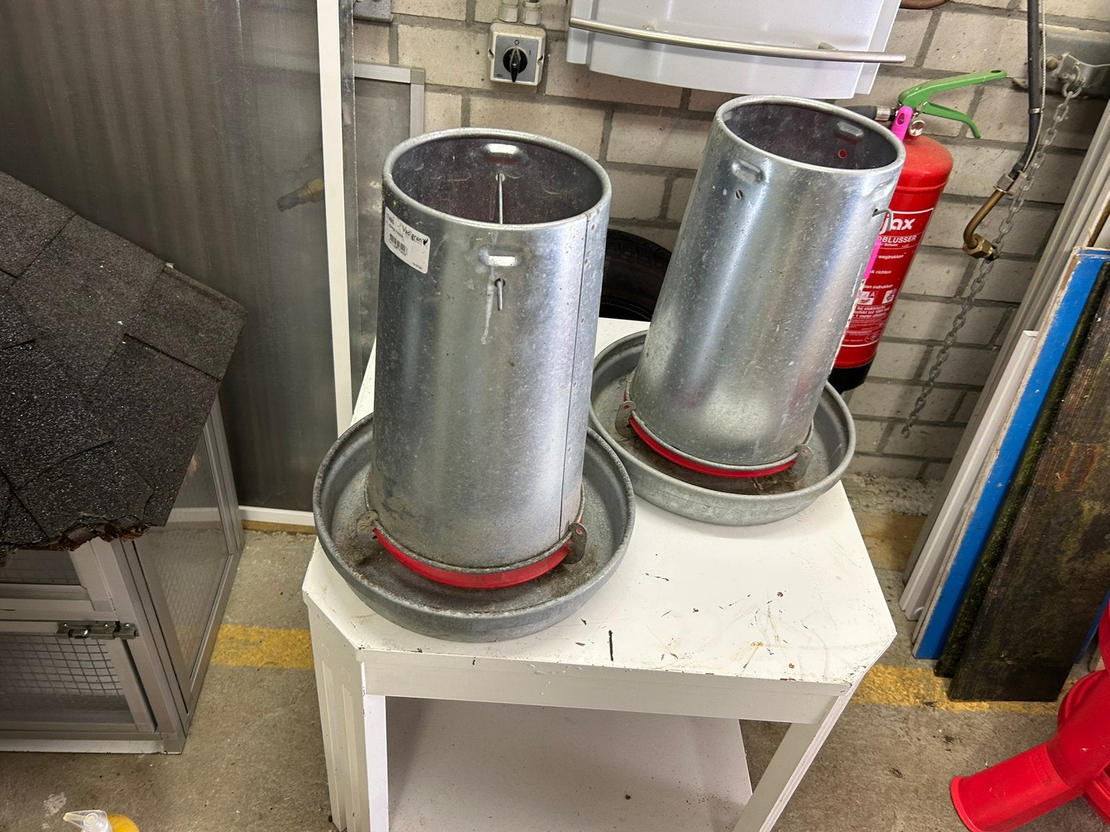 2 zo goed als nieuwe voertorens voor pluimvee, Dieren en Toebehoren, Ophalen of Verzenden, Zo goed als nieuw, Drinken en Voederen