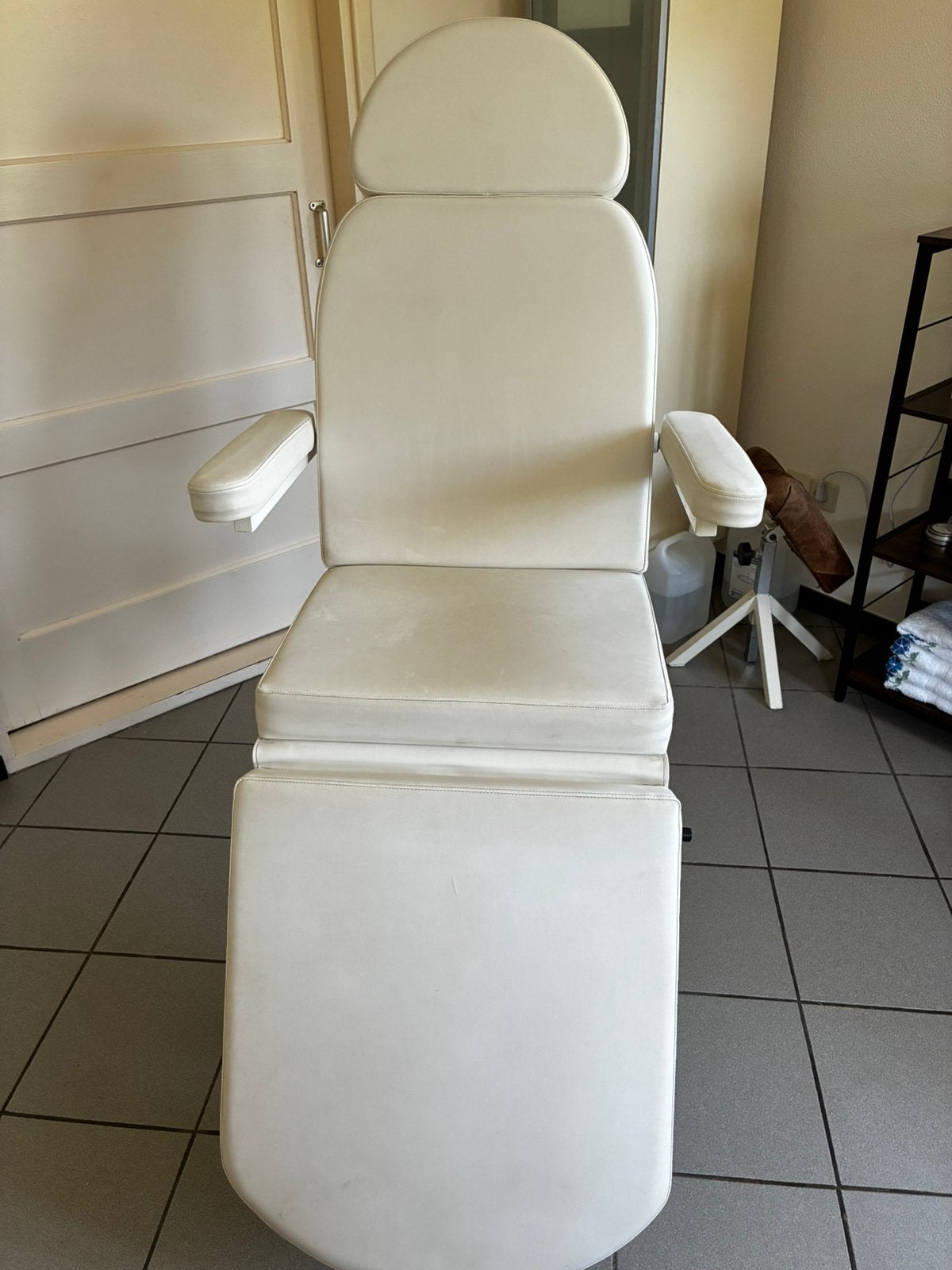 Pedicure behandelstoel, Ophalen of Verzenden, Zo goed als nieuw, Massagetafel