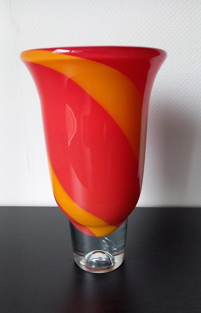 Prachtige vintage vaas in rood/oranje op transparante voet, Ophalen of Verzenden, Huis en Inrichting