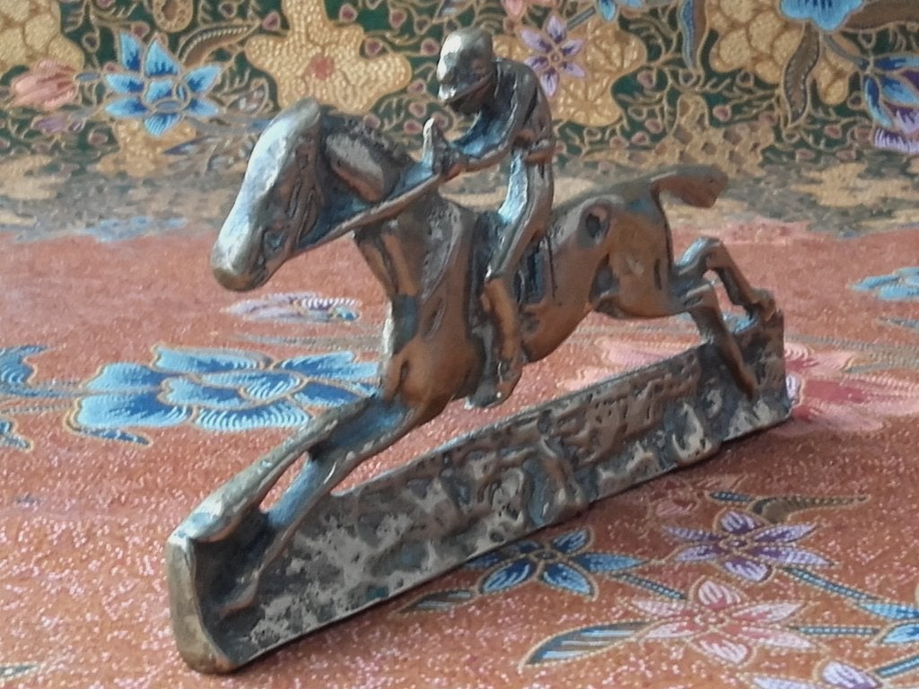 Antiek beeldje uit Engeland van renpaard en jockey 16,3 cm., Antiek en Kunst, Antiek | Koper en Brons, Ophalen of Verzenden, Koper