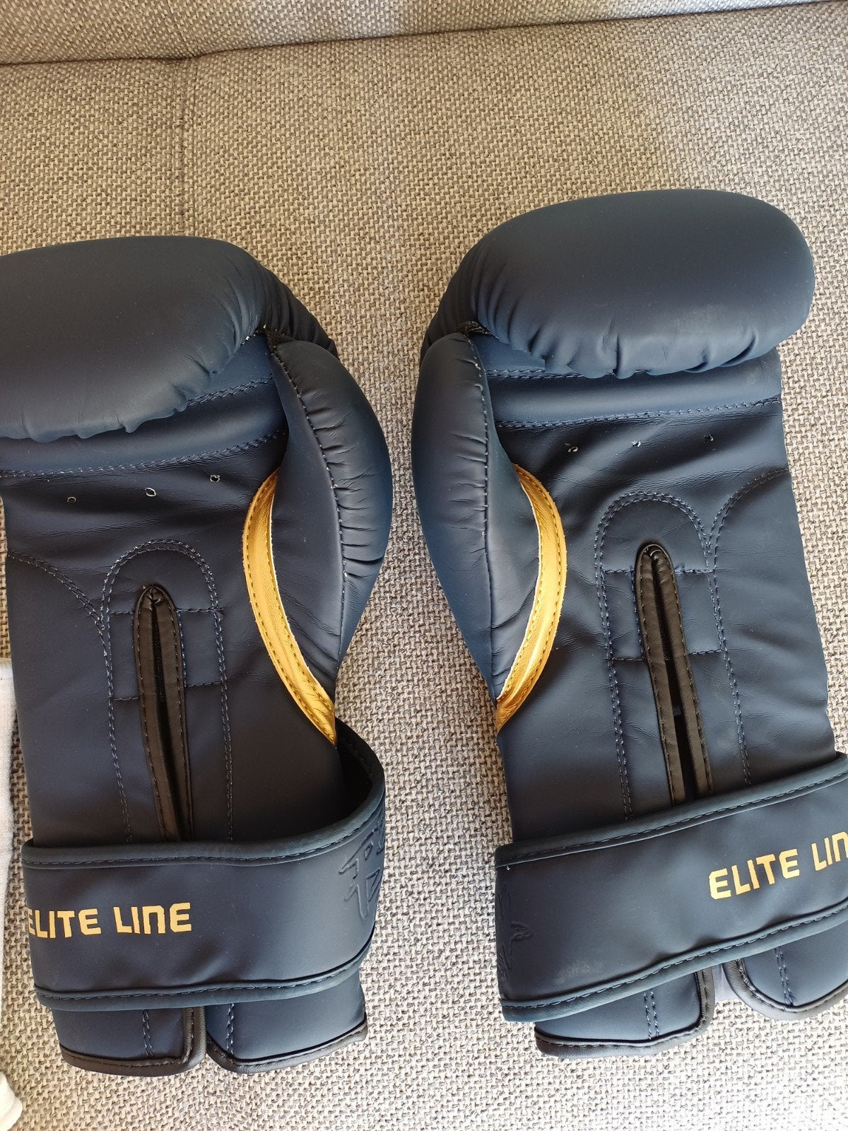 Bokshandschoenen, bandages en scheenbeschermers set, Ophalen of Verzenden, Zo goed als nieuw, Bokshandschoenen