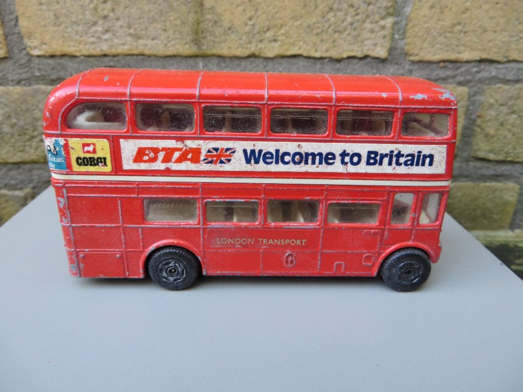 Corgi Toys London Routemaster Bus  WELCOME TO BRITAIN, Hobby en Vrije tijd, Ophalen of Verzenden, Gebruikt, Bus of Vrachtwagen