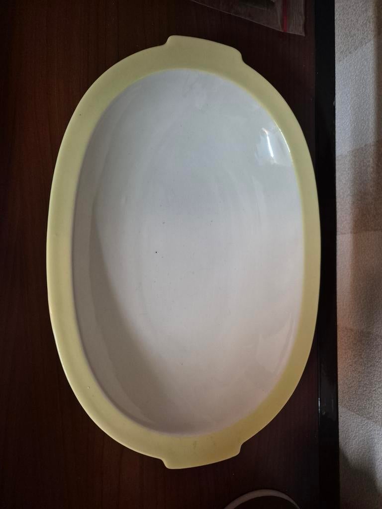 Regout pastelgele broodschaal, Ophalen of Verzenden
