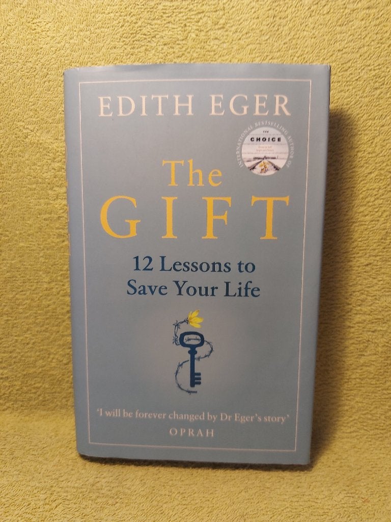 The Gift - Edith Eger. 12 Lessons to save your life., Ophalen of Verzenden, Zo goed als nieuw, Overige onderwerpen, Achtergrond en Informatie
