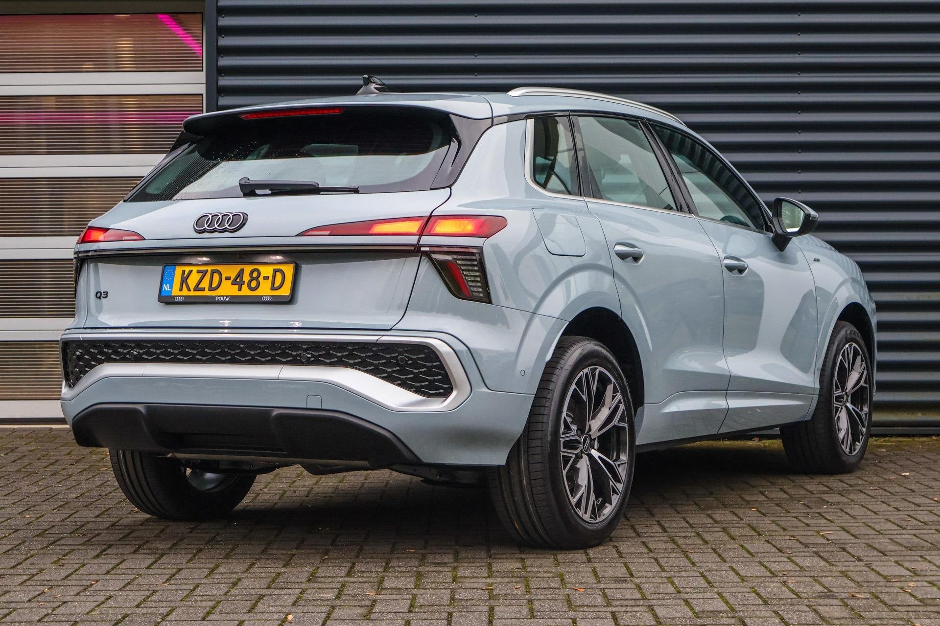 Audi Q3 1.5 e-hybrid 272pk S edition | Trekhaak | 19" Velgen, Auto's, 12 maanden, 1800 kg, 1498 cc, 4 cilinders