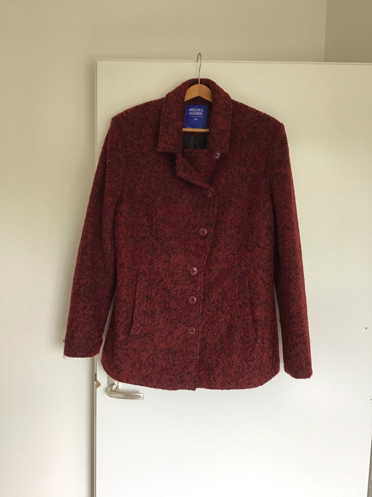 Miller & Monroe rood/zwart jasje maat 44, Ophalen of Verzenden, Zo goed als nieuw, Maat 42/44 (L), Rood