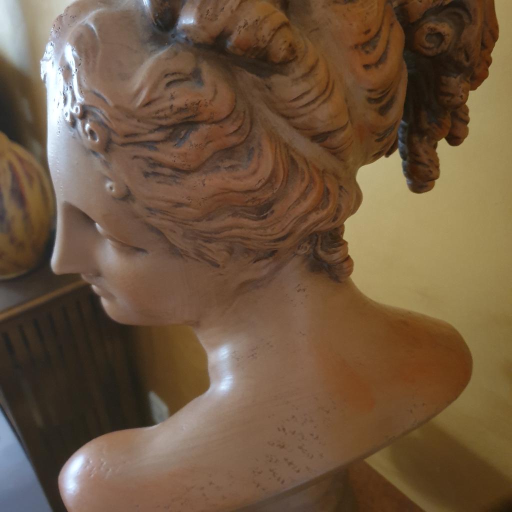 Borstbeeld vrouw op sokkel, Art nouveau, Ophalen of Verzenden, Beeld, Meerkleurig