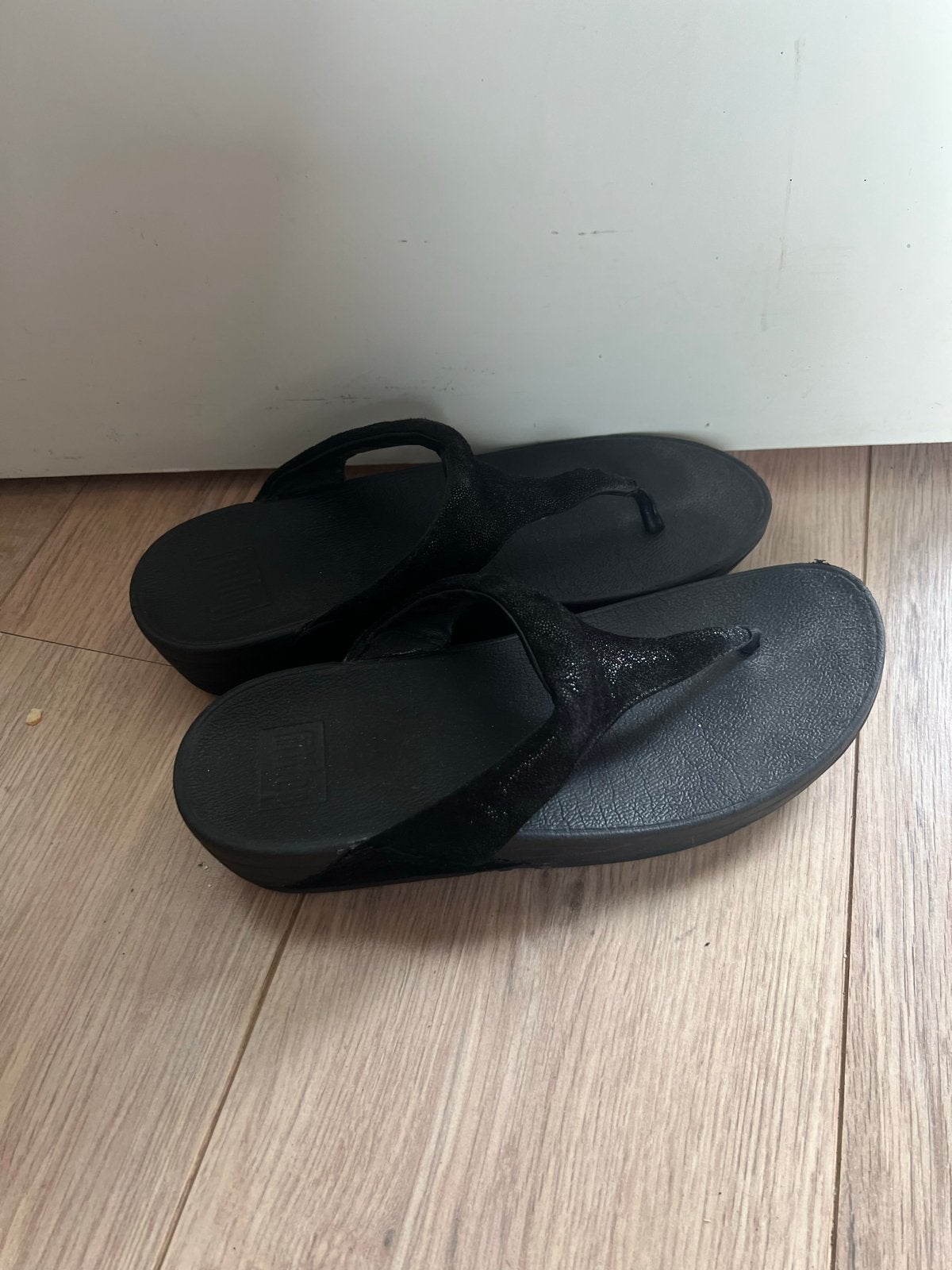 FitFlop slippers, Slippers, Zwart, Ophalen of Verzenden, Zo goed als nieuw