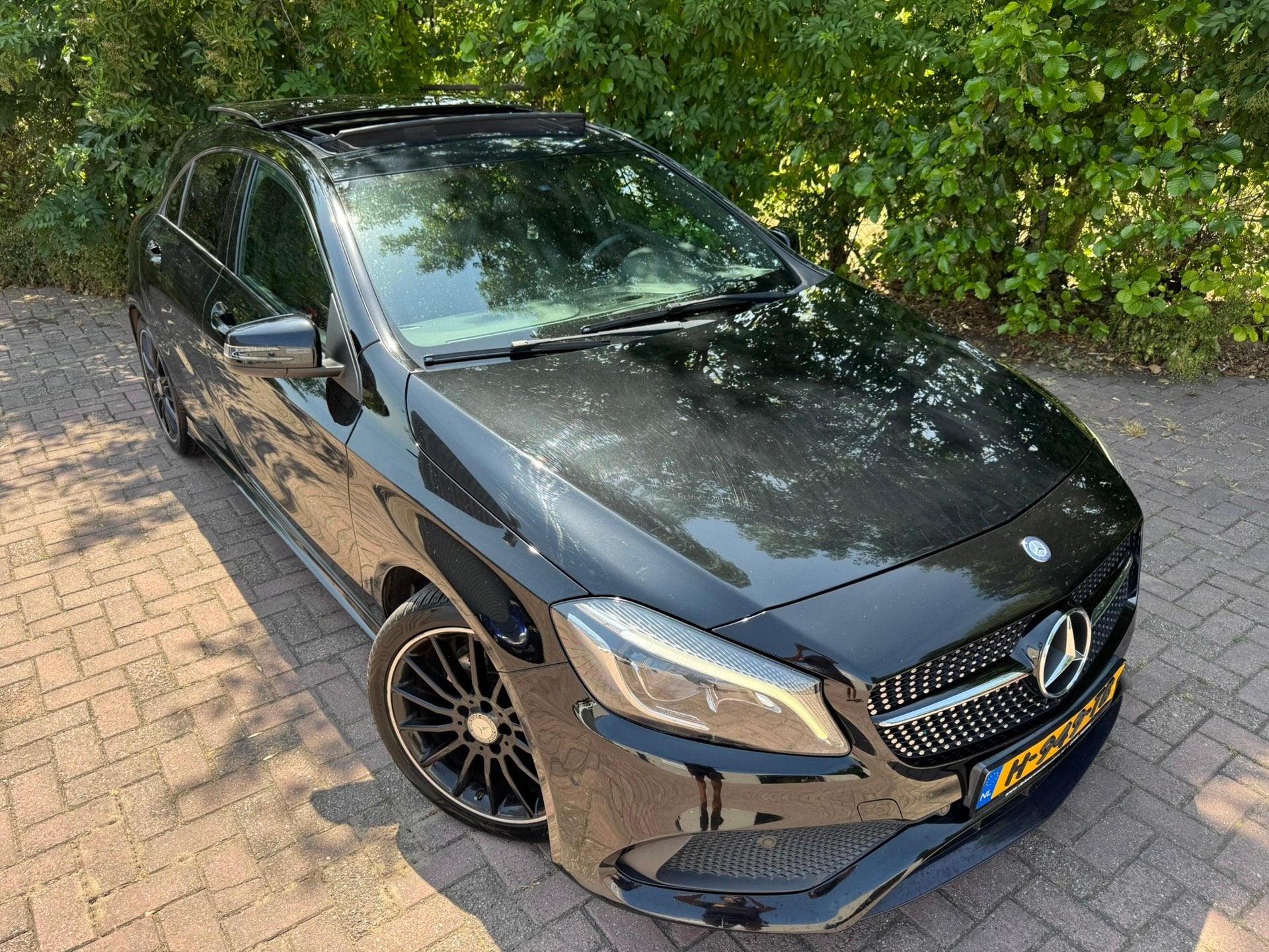 Mercedes-Benz A-klasse 200 Motorsport Edition PANO AMG LED, Gebruikt, Met garantie (alle), Zwart, 1595 cc